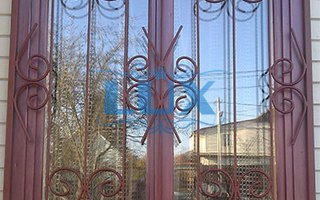 металлическая решетка на окно